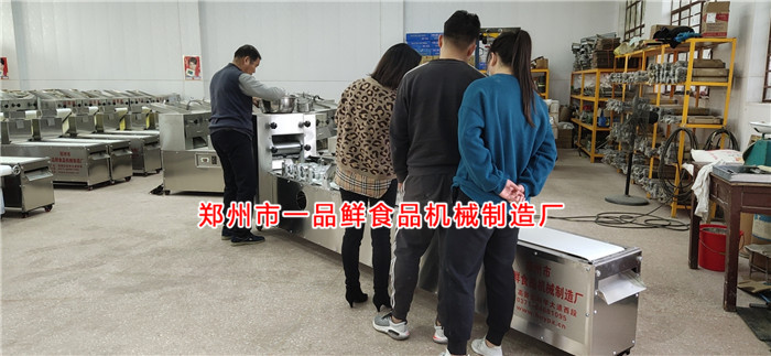 客戶燴面機現(xiàn)場調試